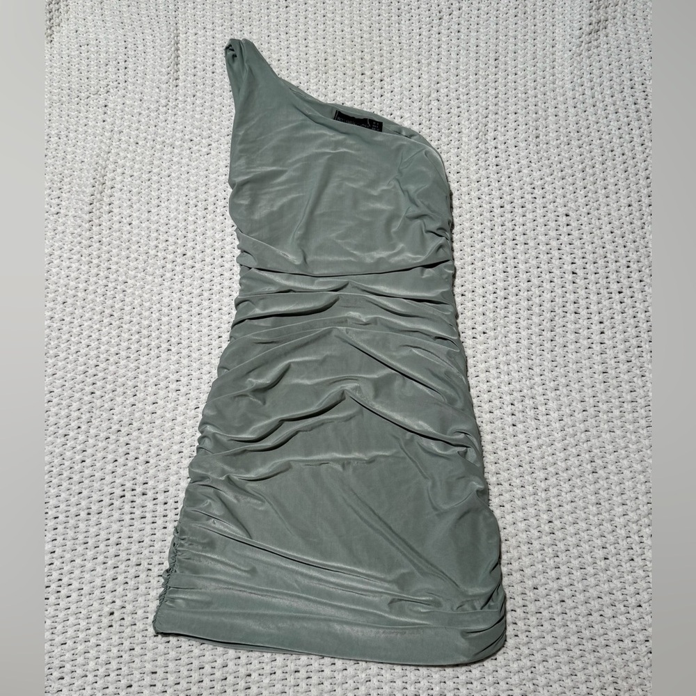 PrettyLittleThing Sage Green Slinky One One-Shoulder Ruched Bodycon Dress Size 0